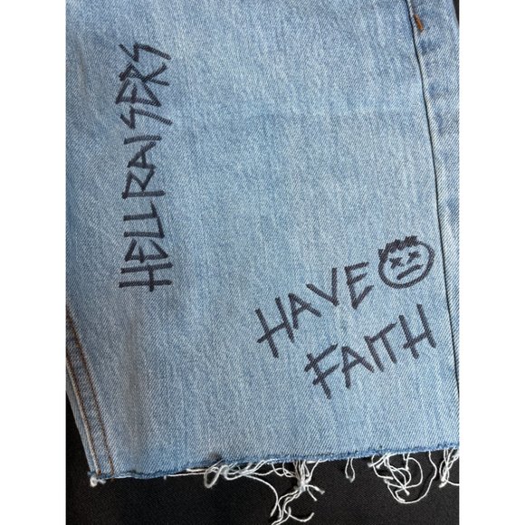 Cali Studios Graffiti Denim Shorts Bermuda Blue Size 32 - Picture 6 of 9